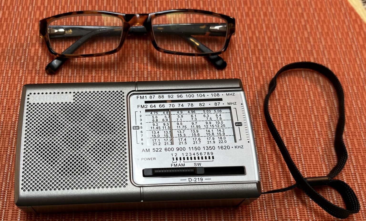 Ultrabargain XHDATA D219 AM/FM/Shortwave radio Blog or Die!